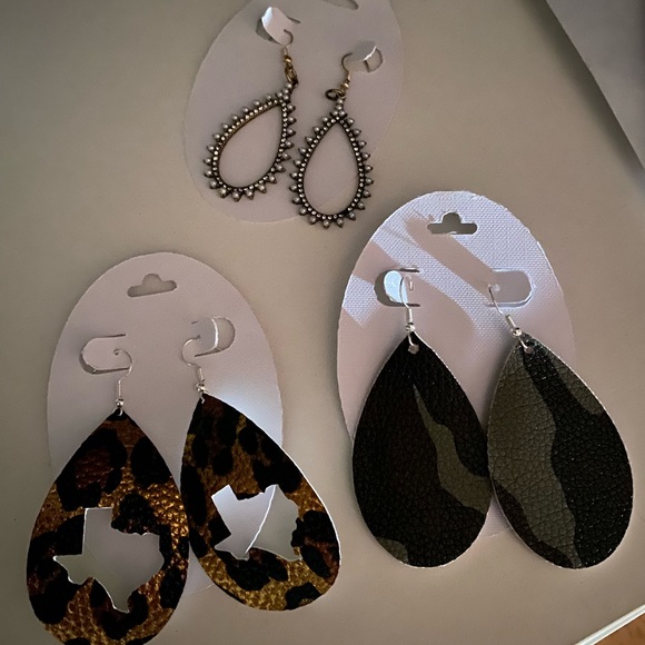 Earrings - Picture 2 of 3